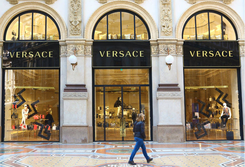 venlige sandaler fedme Blackstone cashes in on Versace's $2.1B sale to Michael Kors | PitchBook